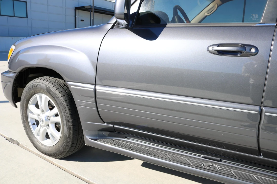 2003 Lexus LX 2nd Gen - Image 15 of 31