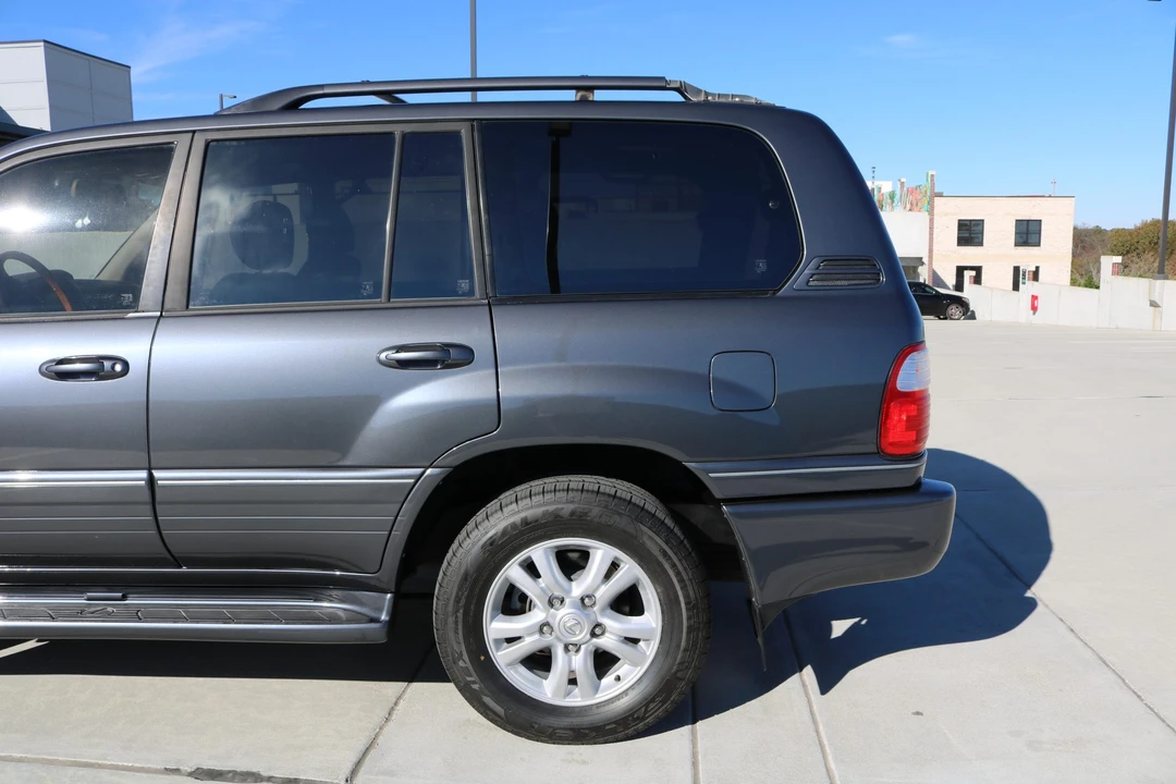 2003 Lexus LX 2nd Gen - Image 19 of 31