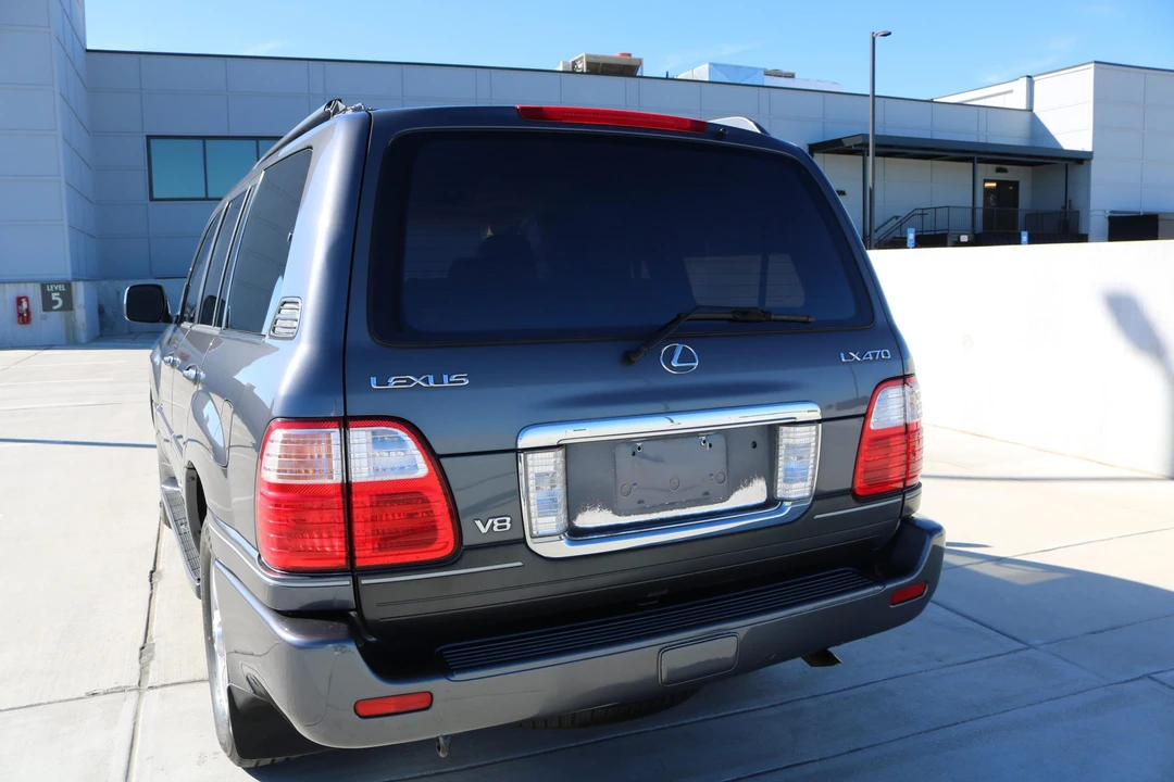 2003 Lexus LX 2nd Gen - Image 5 of 31