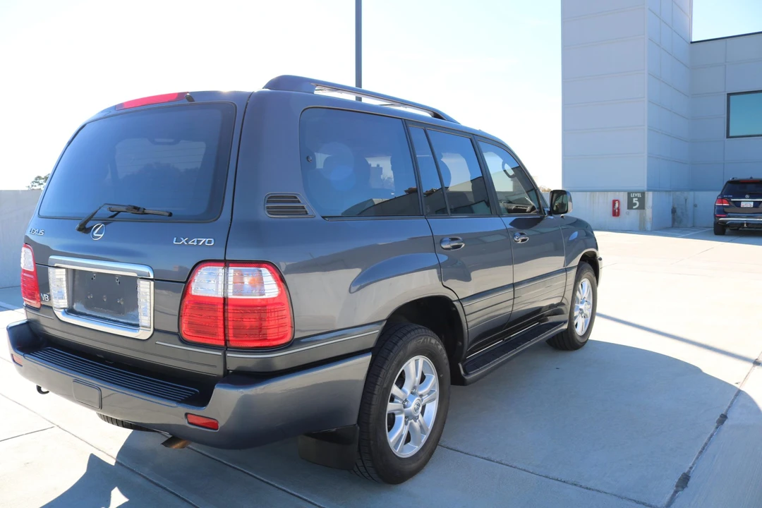2003 Lexus LX 2nd Gen - Image 8 of 31