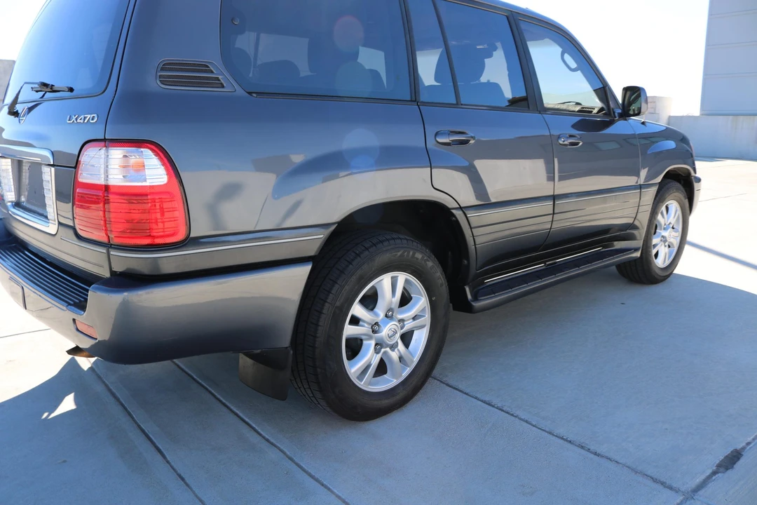 2003 Lexus LX 2nd Gen - Image 20 of 31