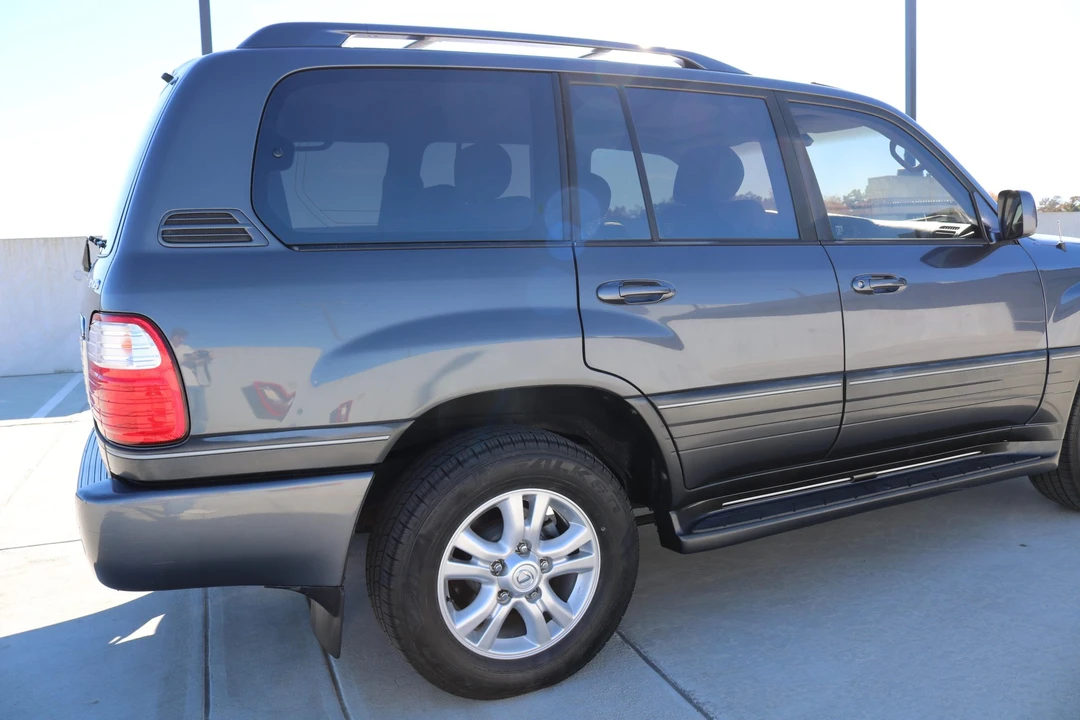 2003 Lexus LX 2nd Gen - Image 21 of 31