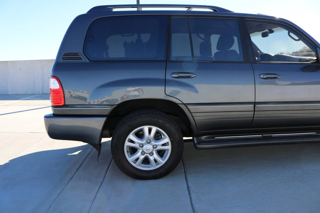 2003 Lexus LX 2nd Gen - Image 22 of 31