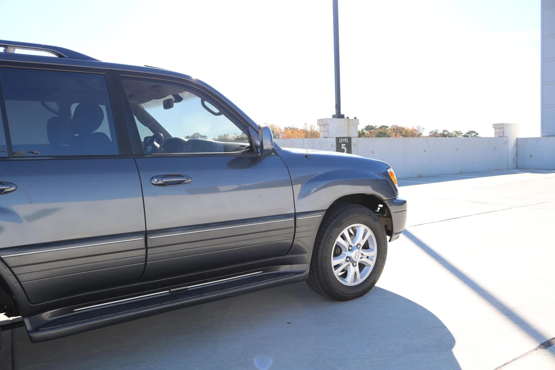 2003 Lexus LX 2nd Gen - Image 23 of 31
