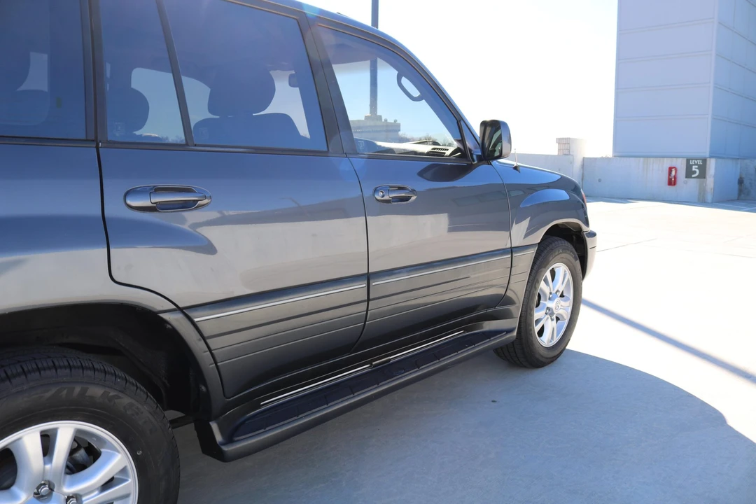 2003 Lexus LX 2nd Gen - Image 24 of 31