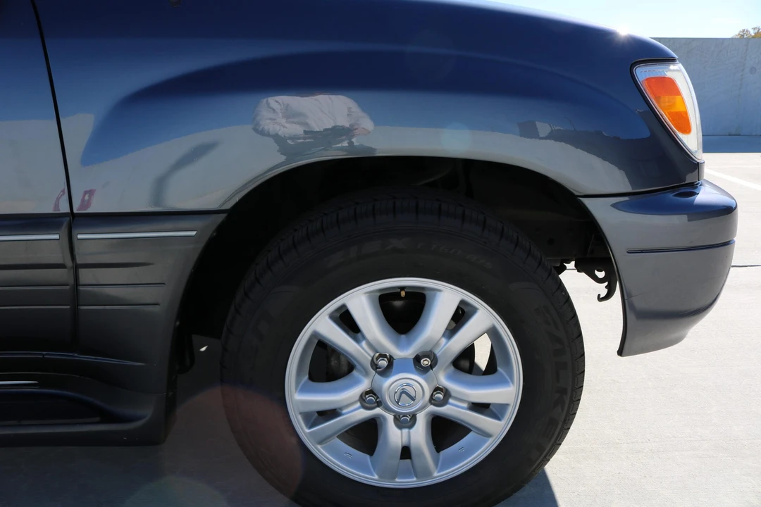 2003 Lexus LX 2nd Gen - Image 27 of 31