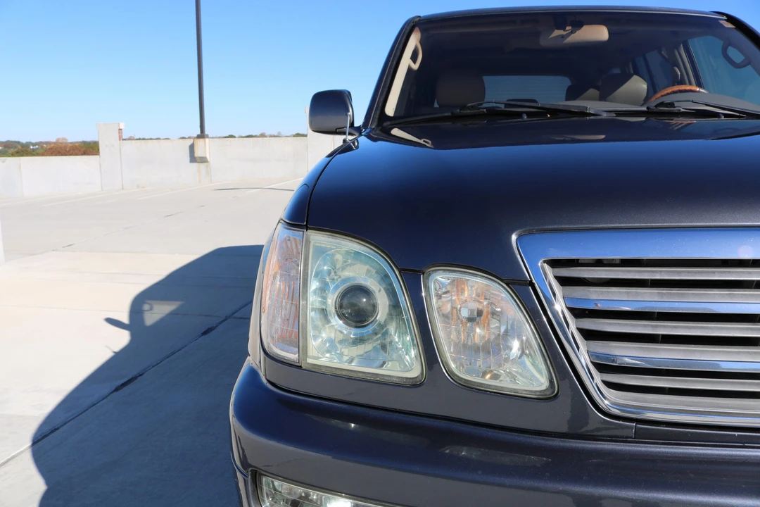 2003 Lexus LX 2nd Gen - Image 28 of 31