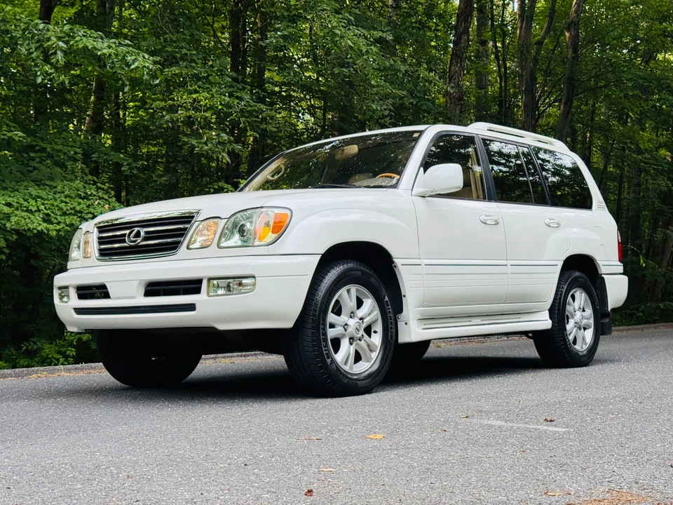 2003 Lexus LX 2nd Gen - Image 23 of 31