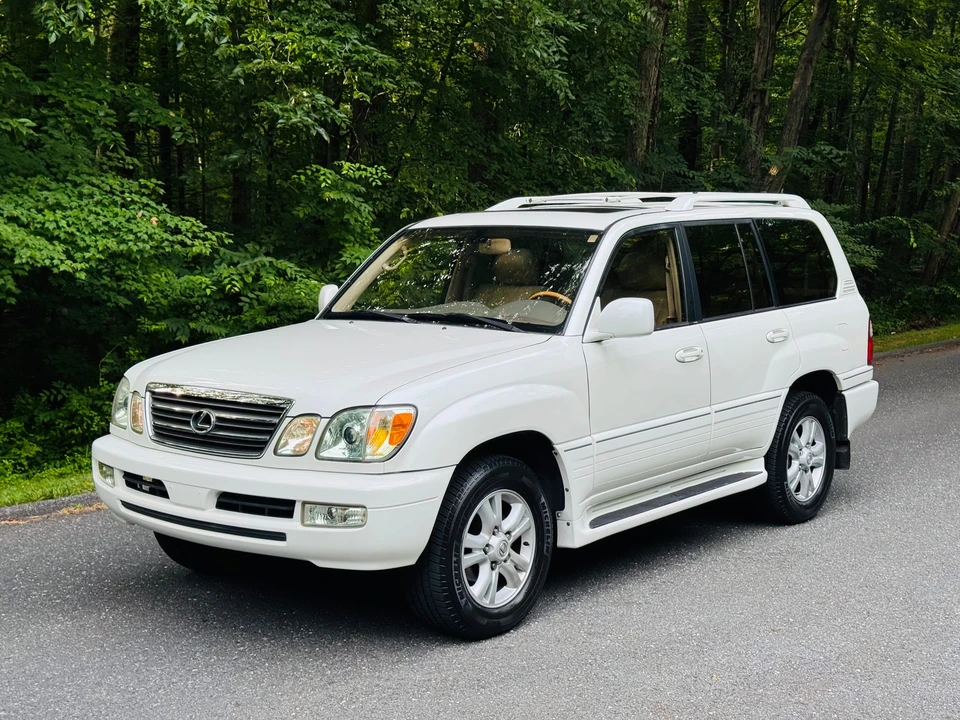 2003 Lexus LX 2nd Gen - Image 24 of 31
