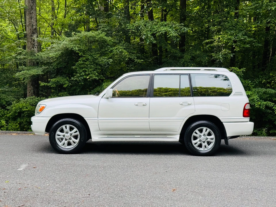 2003 Lexus LX 2nd Gen - Image 26 of 31