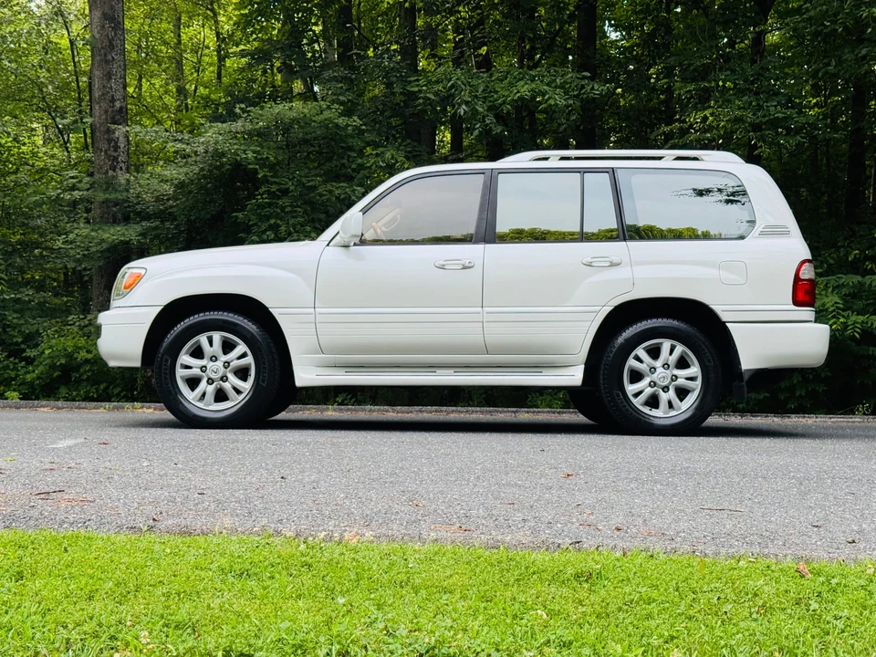 2003 Lexus LX 2nd Gen - Image 28 of 31