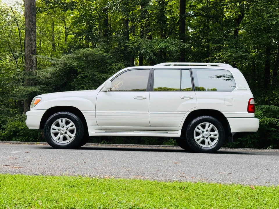 2003 Lexus LX 2nd Gen - Image 29 of 31
