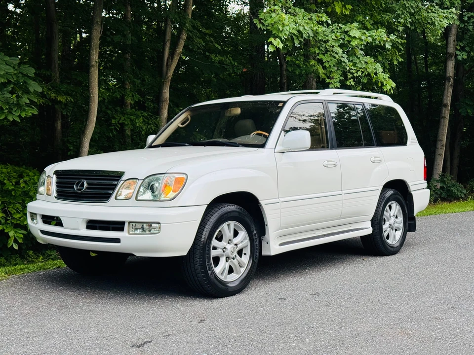 2003 Lexus LX 2nd Gen - Image 21 of 31