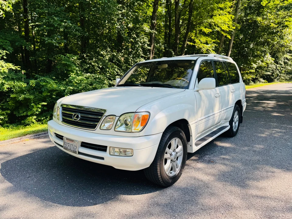 2003 Lexus LX 2nd Gen - Image 17 of 31