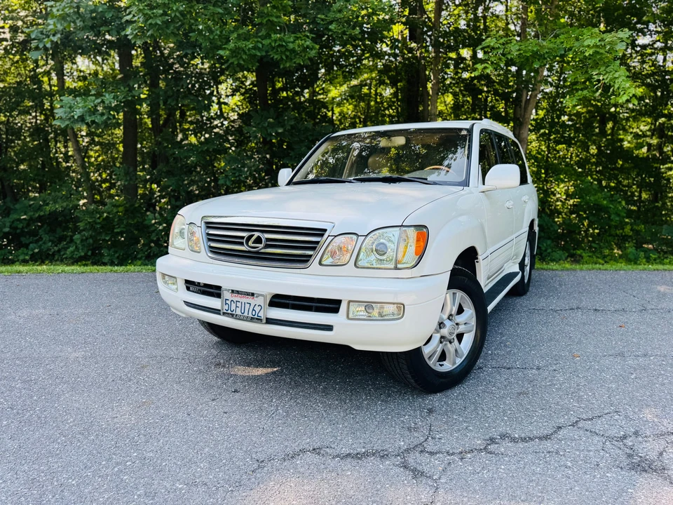 2003 Lexus LX 2nd Gen - Image 11 of 31