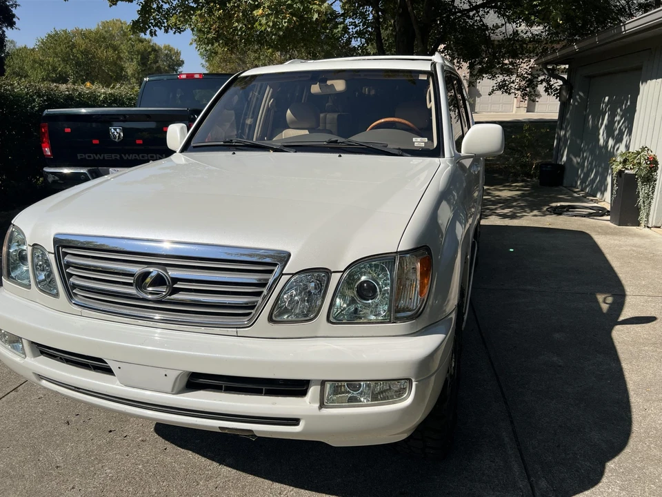 2003 Lexus LX 2nd Gen - Image 3 of 31