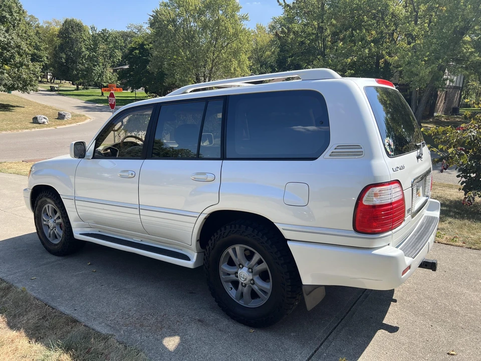 2003 Lexus LX 2nd Gen - Image 8 of 31