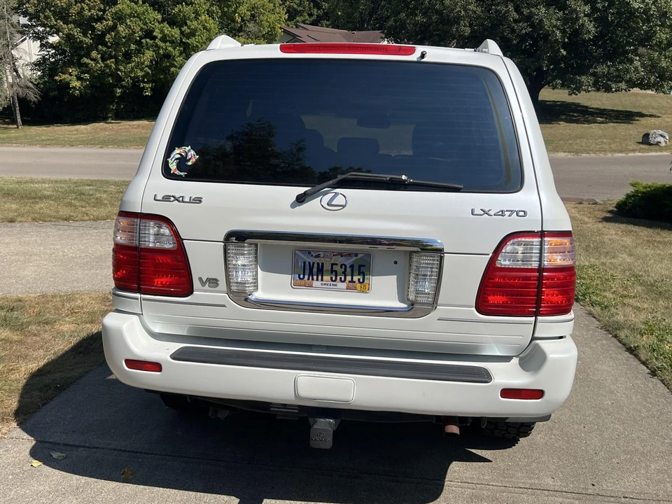 2003 Lexus LX 2nd Gen - Image 10 of 31