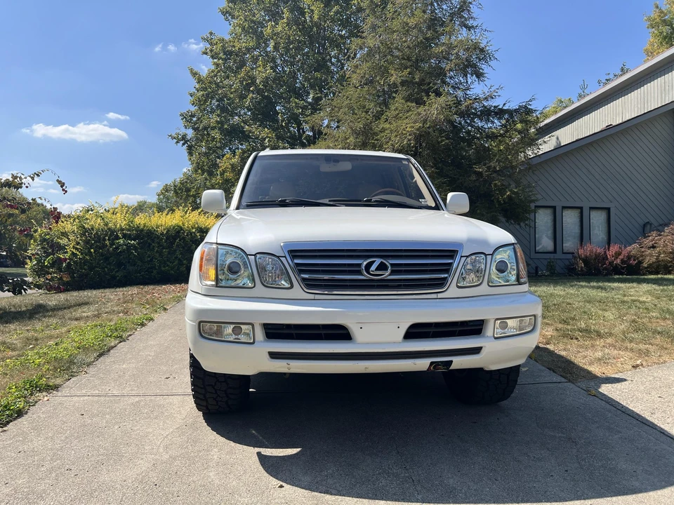 2003 Lexus LX 2nd Gen - Image 17 of 31