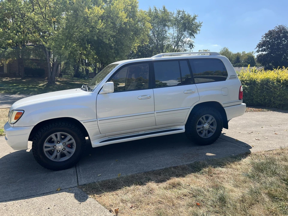 2003 Lexus LX 2nd Gen - Image 5 of 31