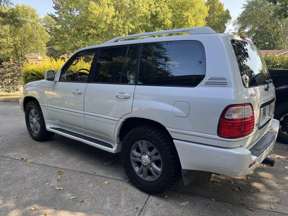 2003 Lexus LX 2nd Gen - Image 9 of 31