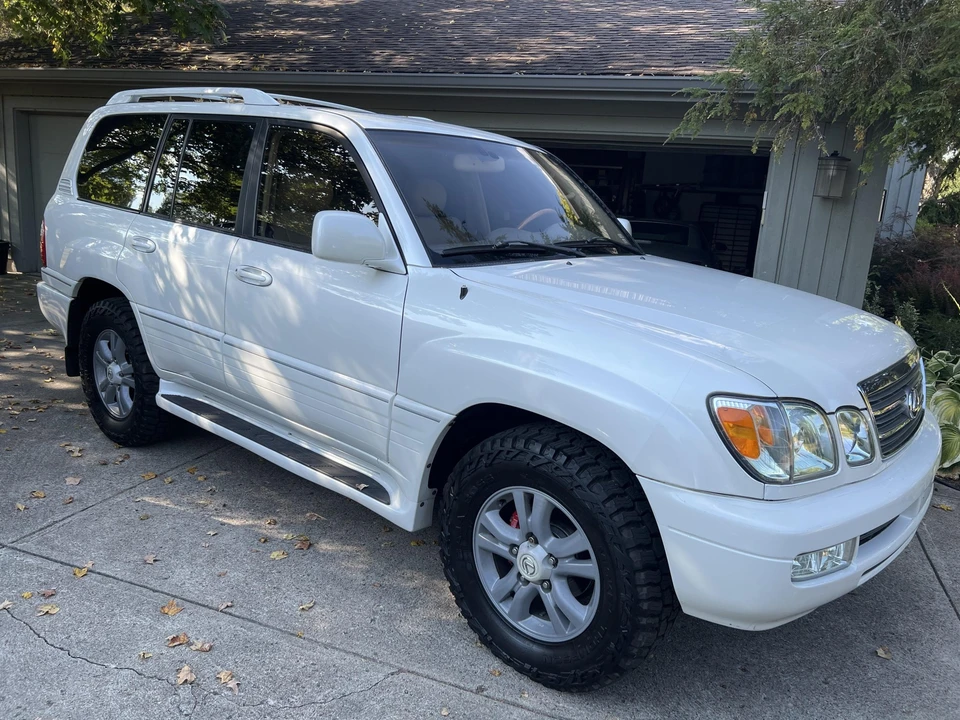 2003 Lexus LX 2nd Gen - Image 15 of 31