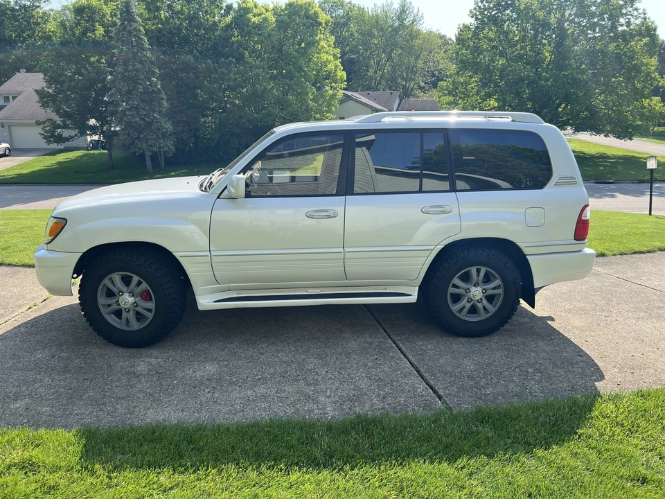 2003 Lexus LX 2nd Gen - Image 6 of 31