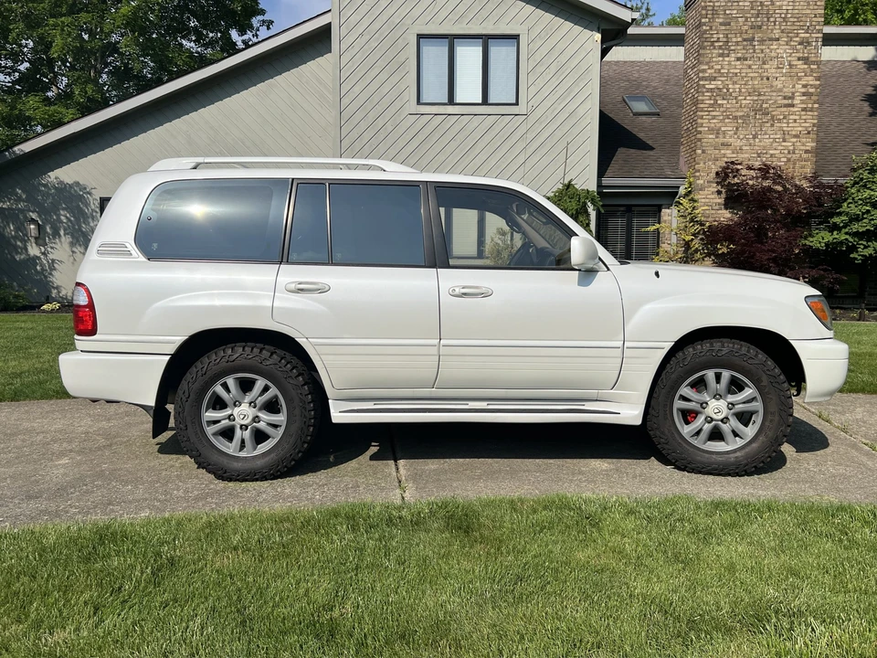 2003 Lexus LX 2nd Gen - Image 12 of 31