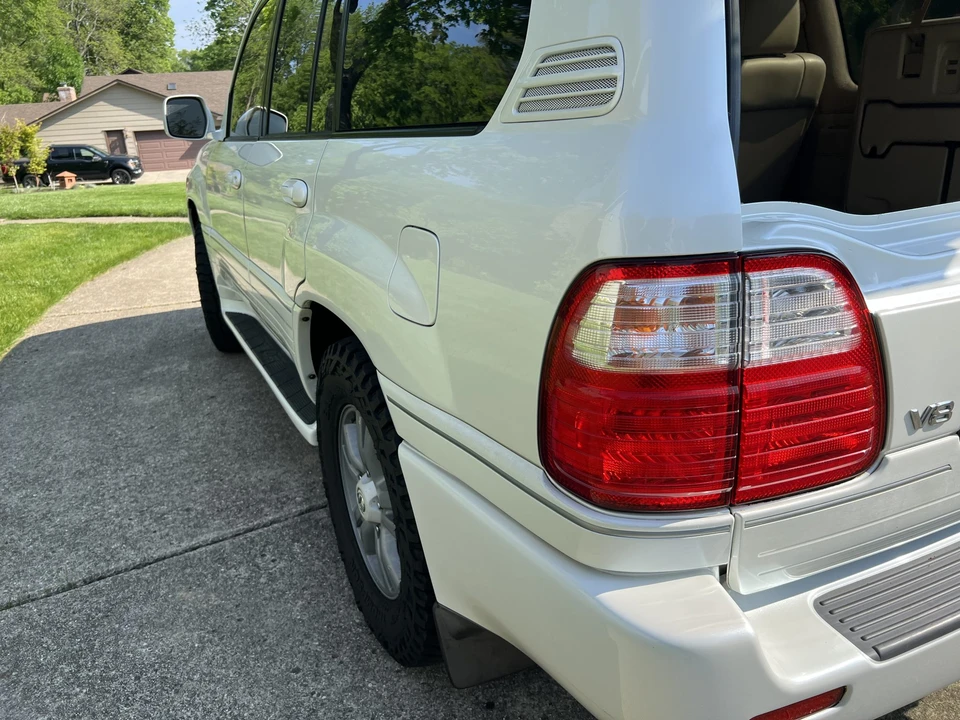 2003 Lexus LX 2nd Gen - Image 31 of 31