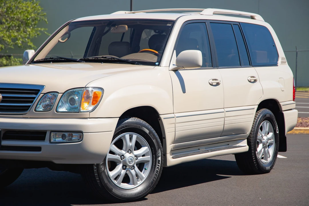 2003 Lexus LX 2nd Gen - Image 11 of 31