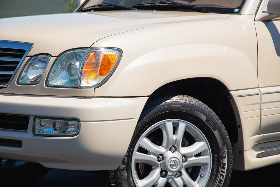 2003 Lexus LX 2nd Gen - Image 18 of 31