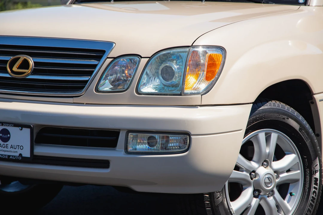 2003 Lexus LX 2nd Gen - Image 19 of 31