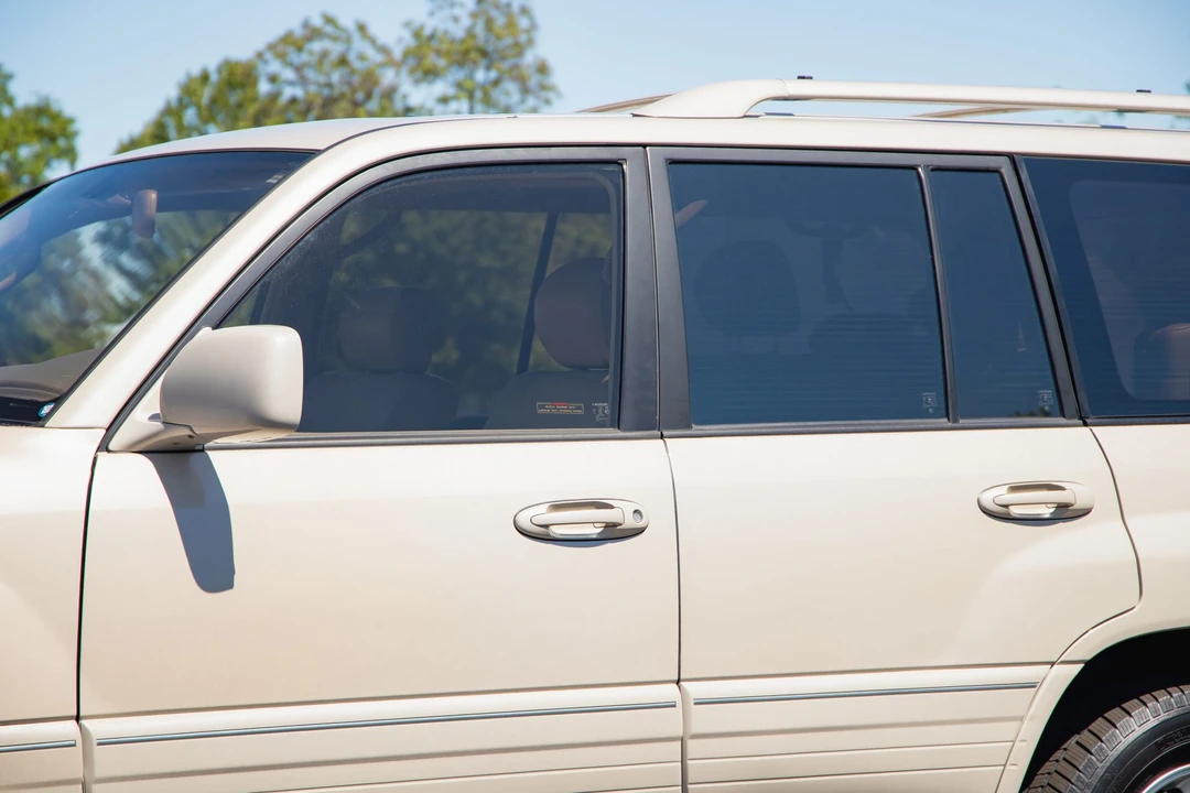 2003 Lexus LX 2nd Gen - Image 21 of 31