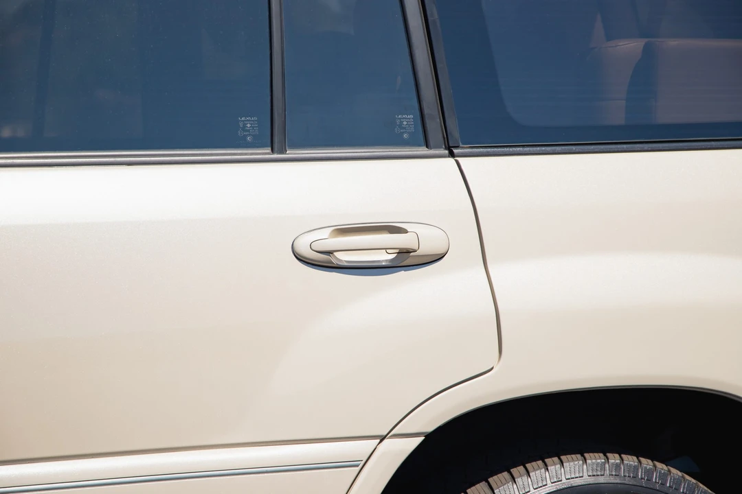 2003 Lexus LX 2nd Gen - Image 24 of 31