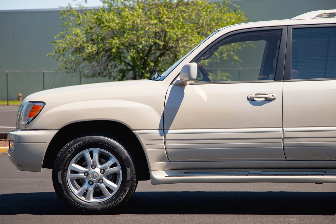 2003 Lexus LX 2nd Gen - Image 26 of 31