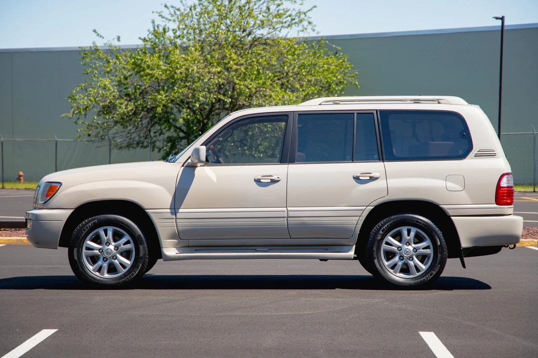 2003 Lexus LX 2nd Gen - Image 3 of 31