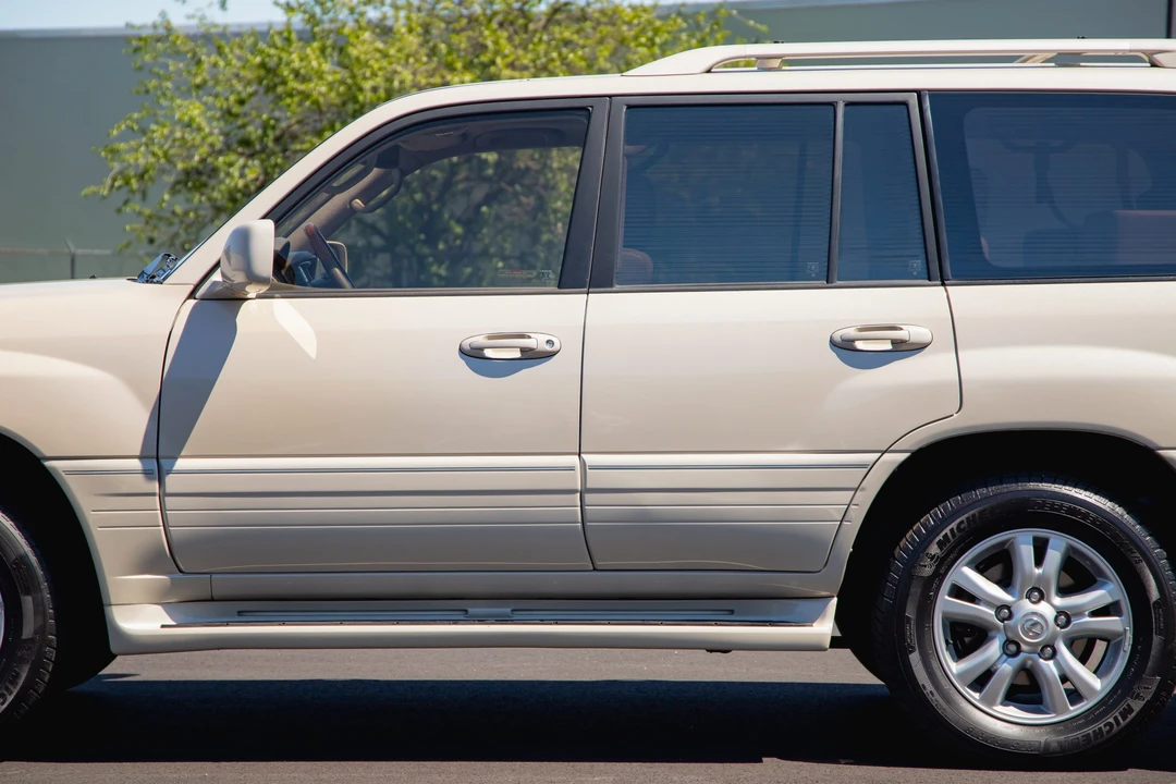 2003 Lexus LX 2nd Gen - Image 27 of 31