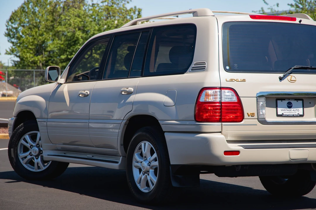 2003 Lexus LX 2nd Gen - Image 12 of 31