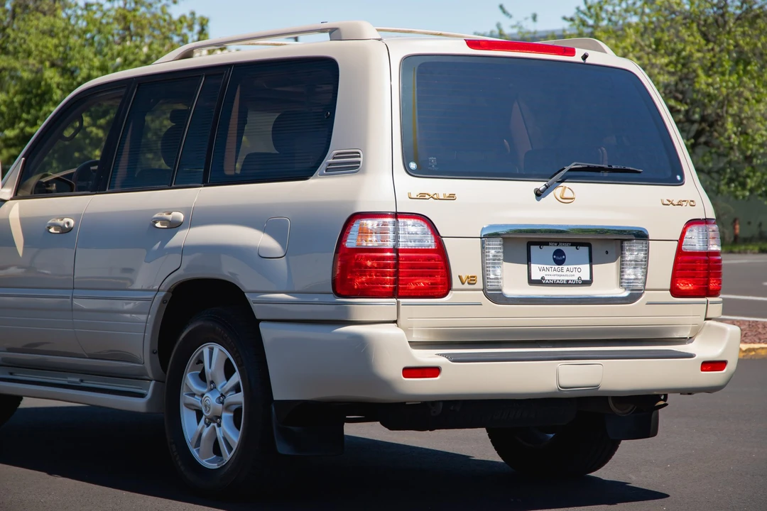 2003 Lexus LX 2nd Gen - Image 13 of 31