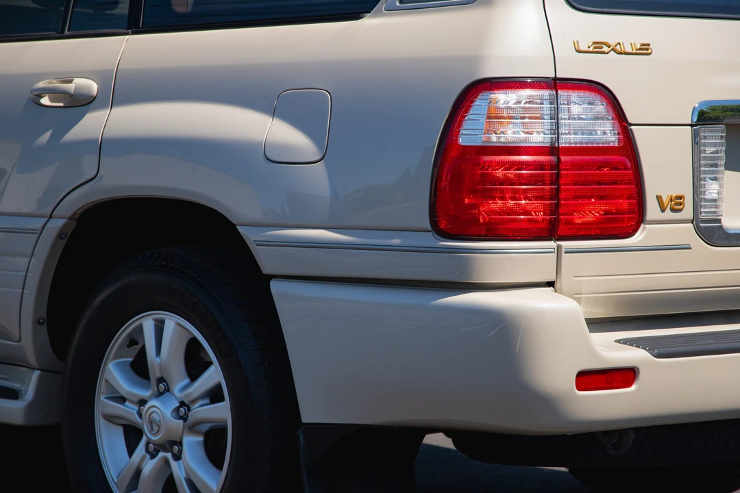 2003 Lexus LX 2nd Gen - Image 29 of 31