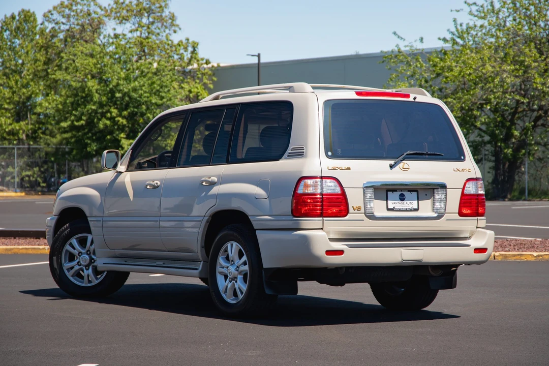 2003 Lexus LX 2nd Gen - Image 4 of 31