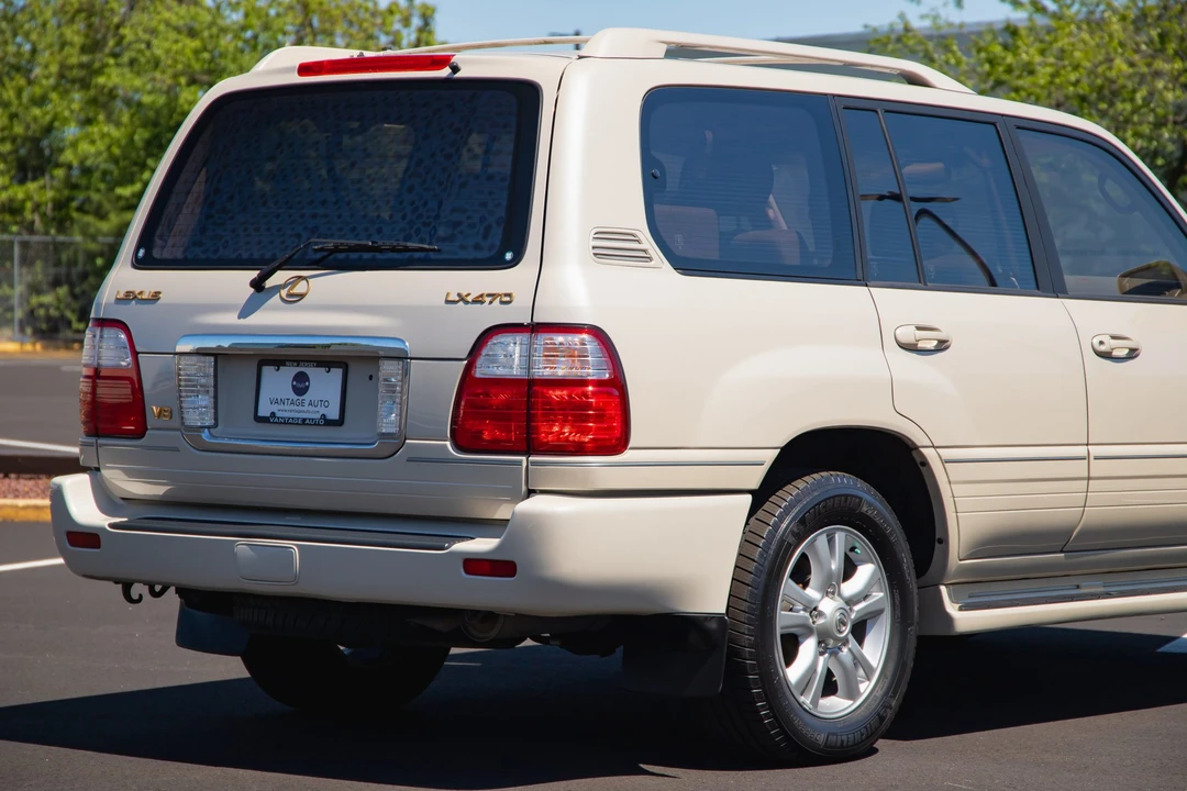 2003 Lexus LX 2nd Gen - Image 14 of 31