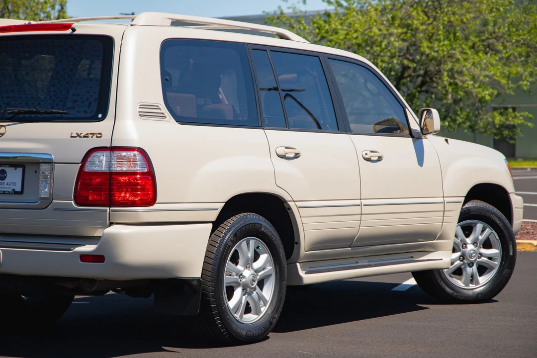 2003 Lexus LX 2nd Gen - Image 15 of 31