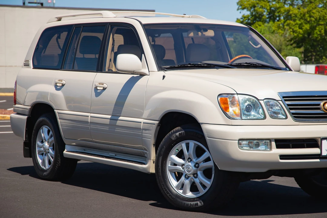 2003 Lexus LX 2nd Gen - Image 16 of 31