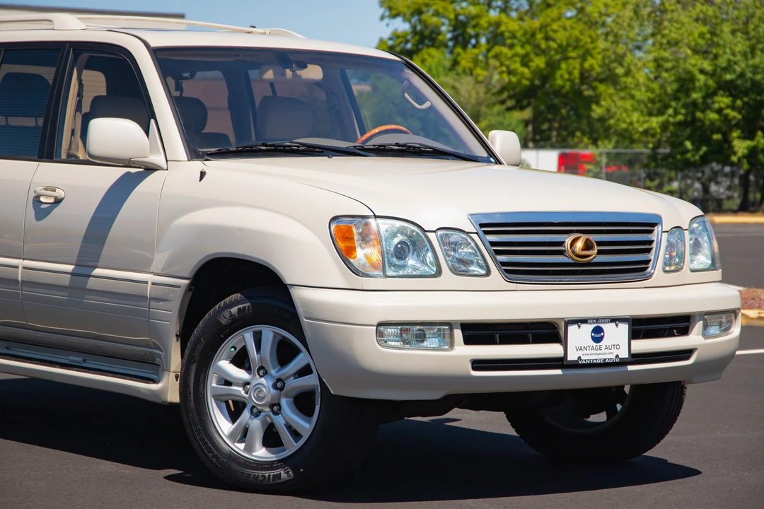 2003 Lexus LX 2nd Gen - Image 17 of 31