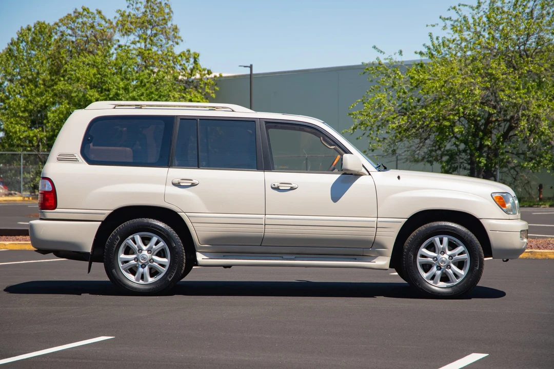 2003 Lexus LX 2nd Gen - Image 7 of 31