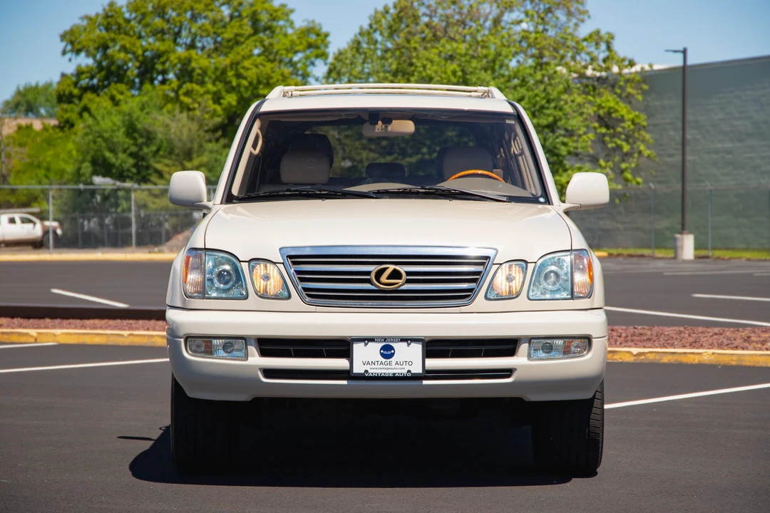 2003 Lexus LX 2nd Gen - Image 9 of 31