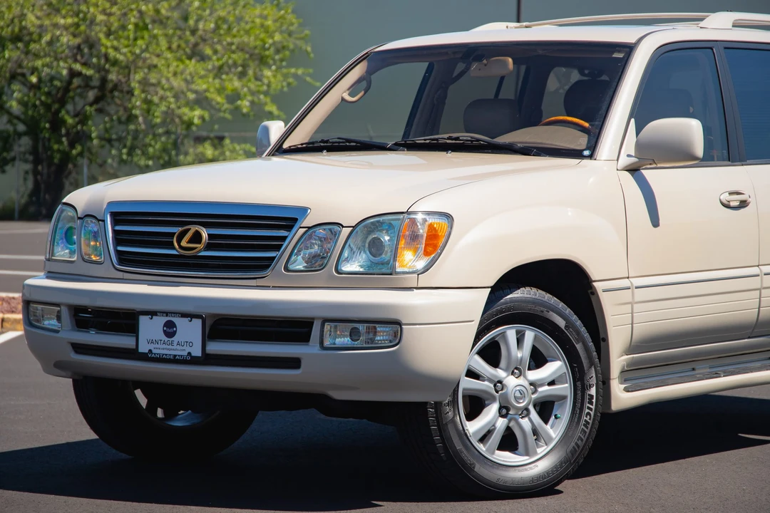 2003 Lexus LX 2nd Gen - Image 10 of 31