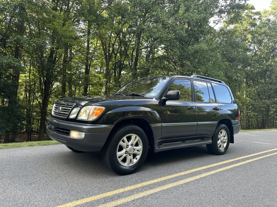 2003 Lexus LX 2nd Gen - Image 4 of 31