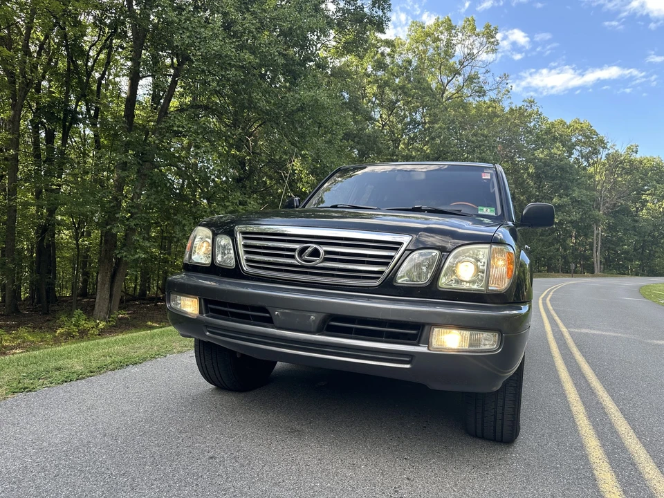 2003 Lexus LX 2nd Gen - Image 21 of 31